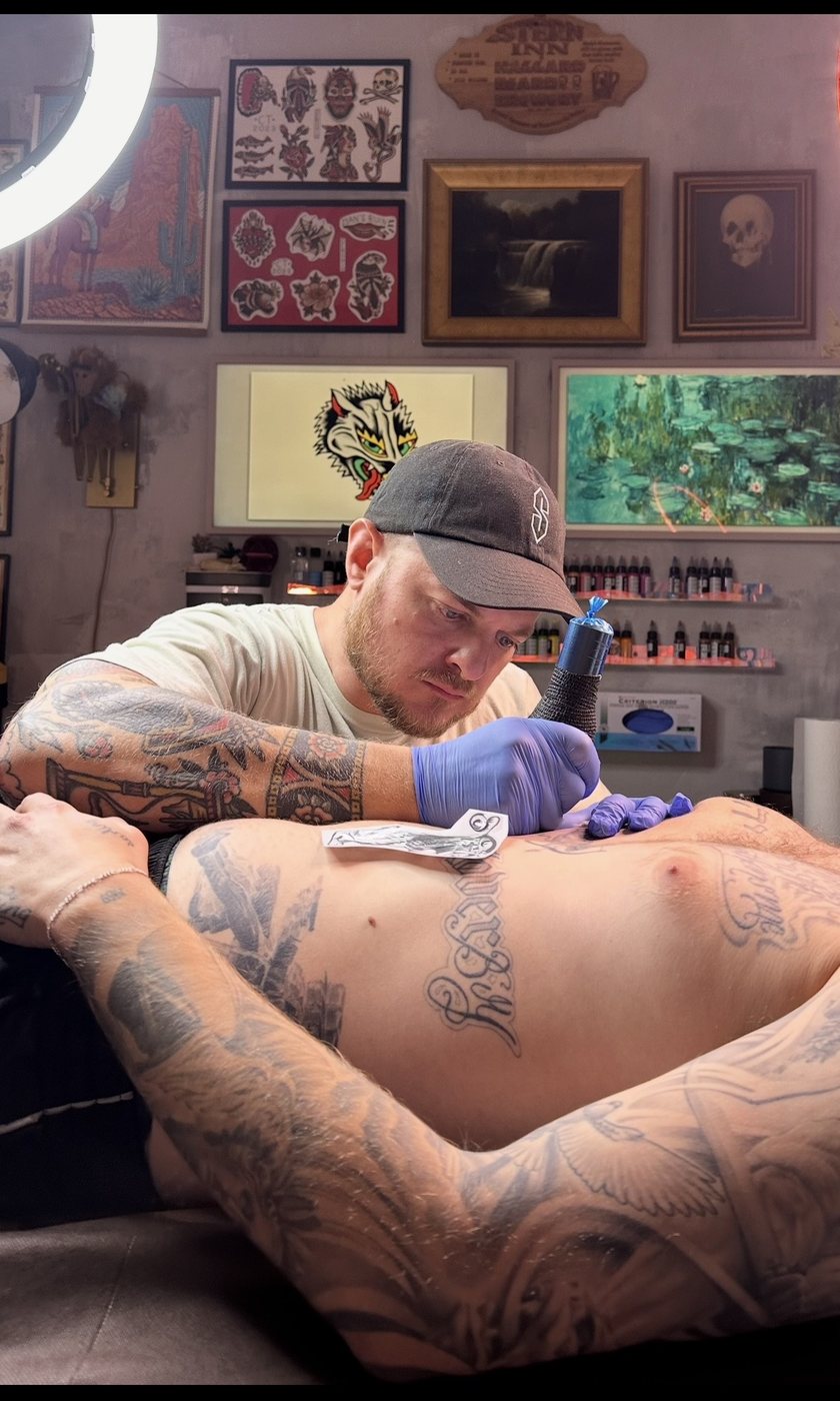 Greg Sternin tattooing at Apple Core Tattoo